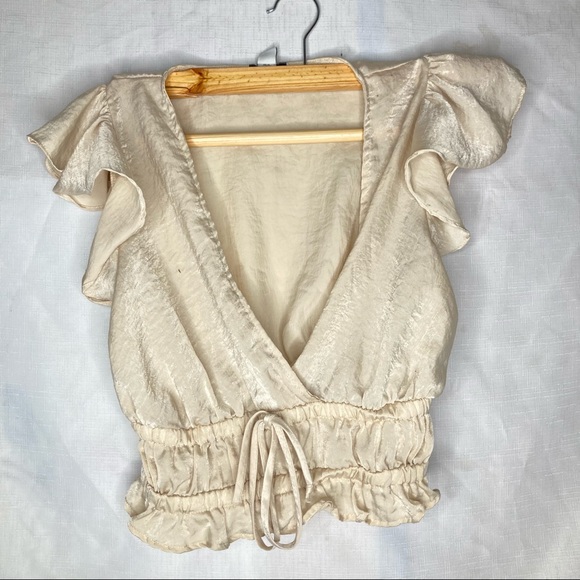 American Eagle Outfitters Tops - American eagle satin flutter sleeve crop top